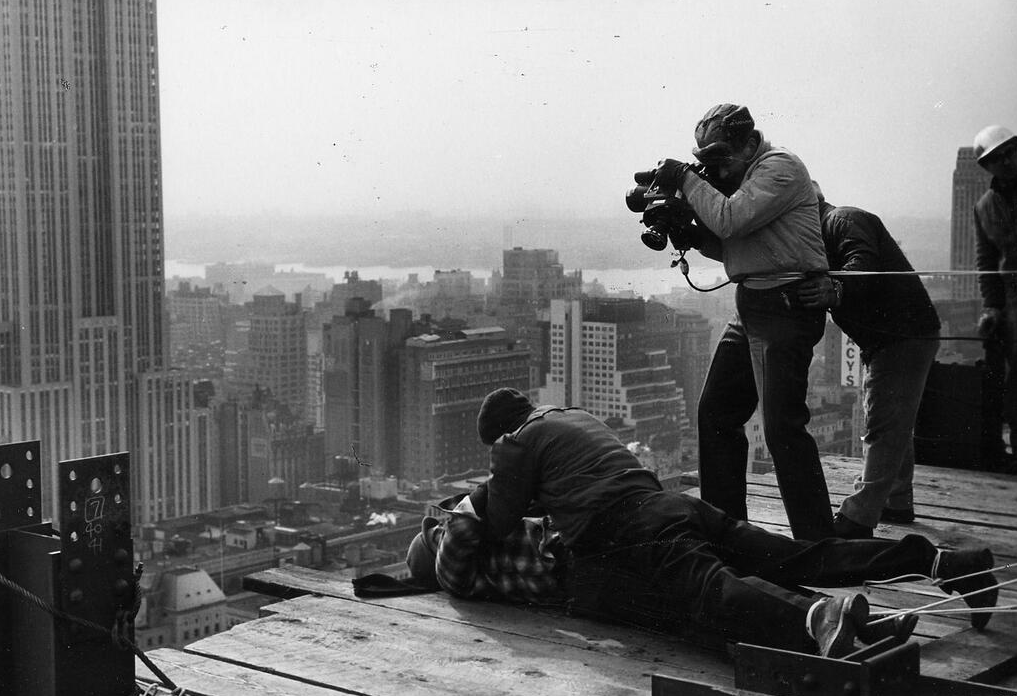 Shooting on the edge of a skyscraper for Jules Dassin’s The Naked City (1948)